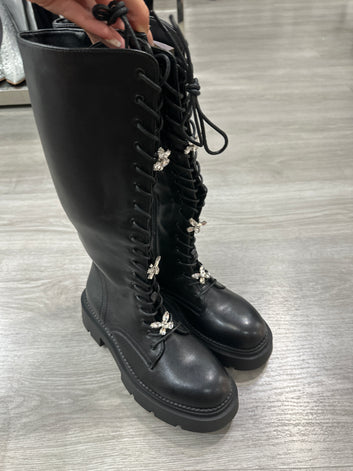 Bota militar, mariposa