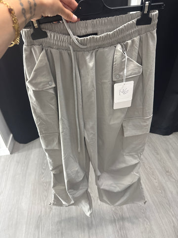 Pantalón gris