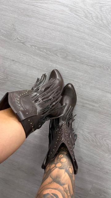 Bota, fleco marrón