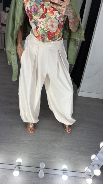 Pantalón chino beige