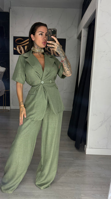 Traje kaki