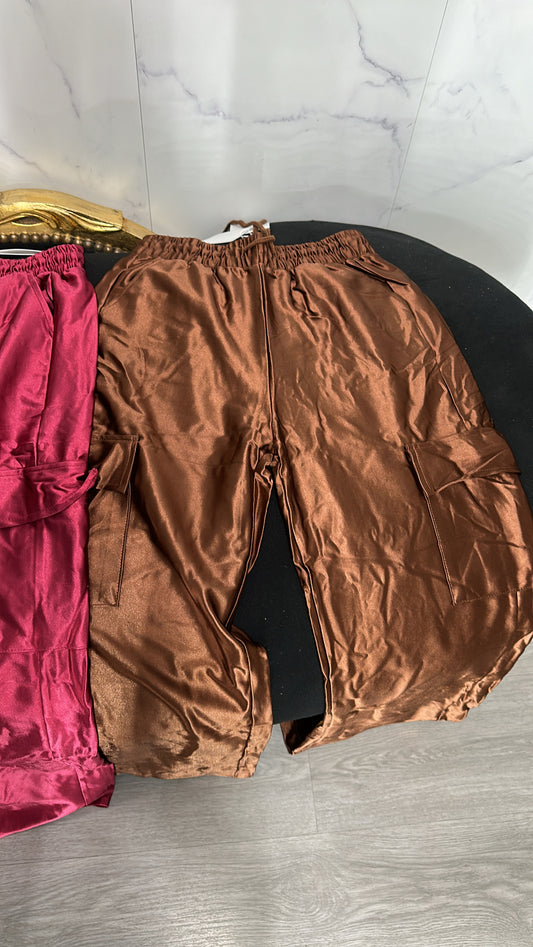 pantalón satén camel