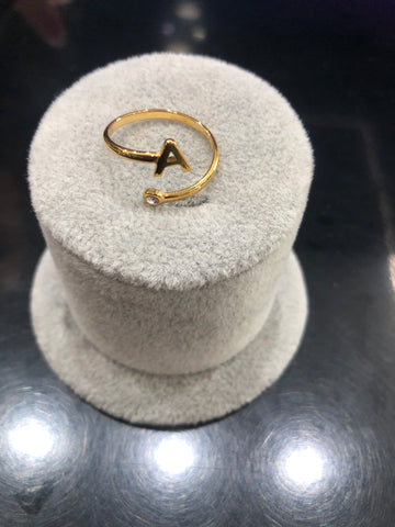 Anillo para san Valentín letra a