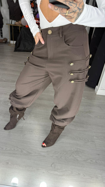 Pantalón botones marrón