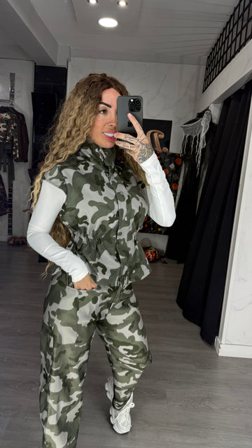 Conjunto militar, chaleco