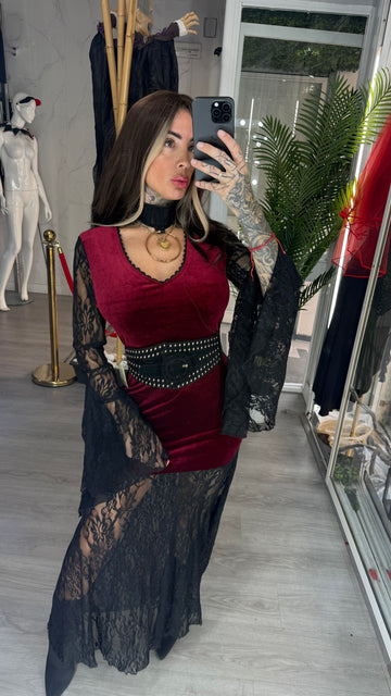 Vestido, reina de las tinieblas