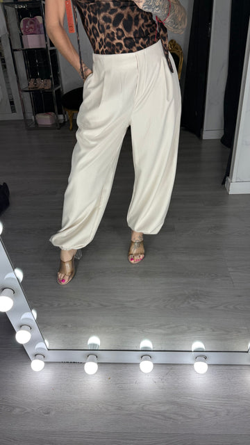 Pantalón chino beige
