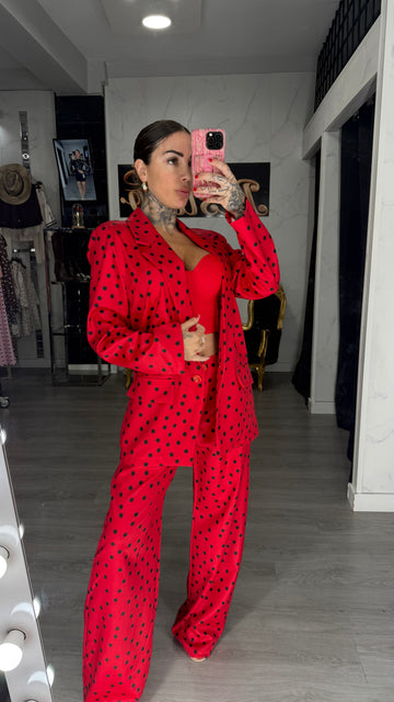 Traje lunares rojo