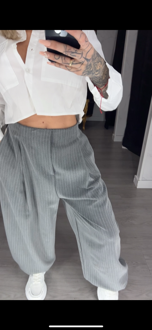 Pantalón rayas gris