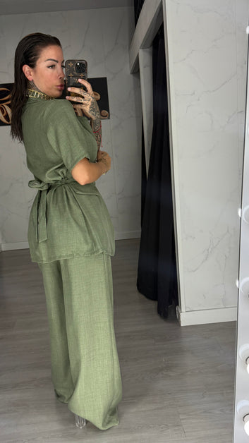 Traje kaki