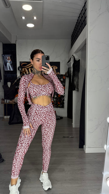 Conjunto leopardo burdeo