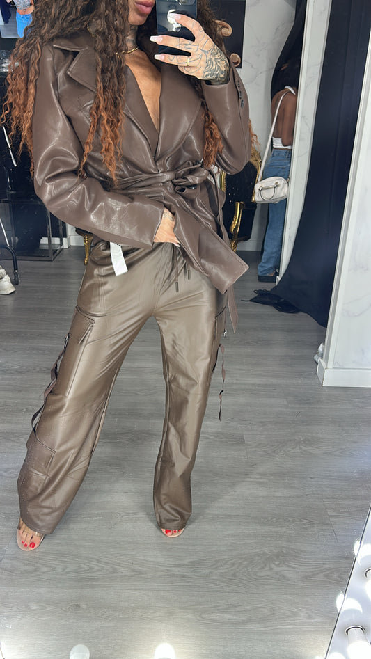 pantalón polipiel marrón
