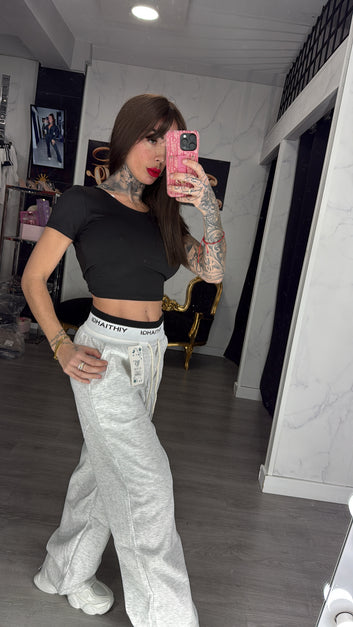 Pantalón letra gris, claro