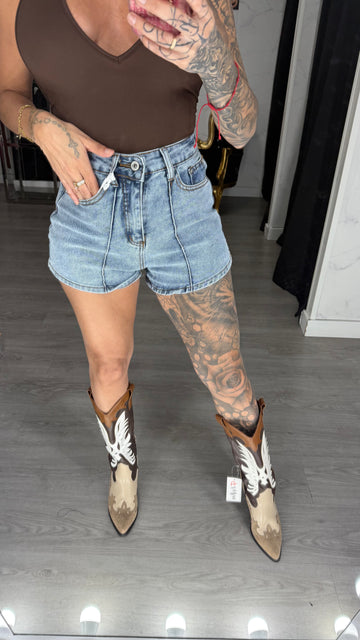 Short María