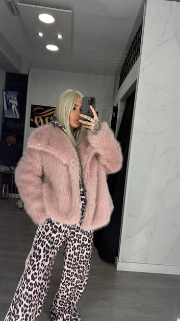Abrigo. Barbie pelito