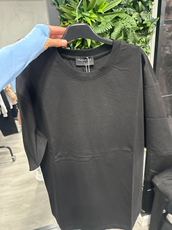 Camiseta R negra