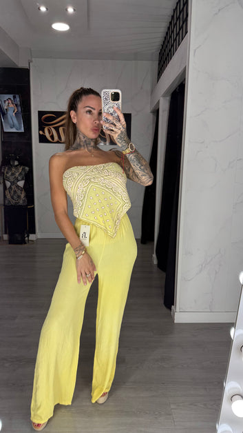 Conjunto pañuelo amarillo