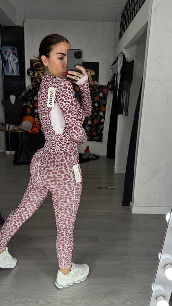 Conjunto leopardo burdeo
