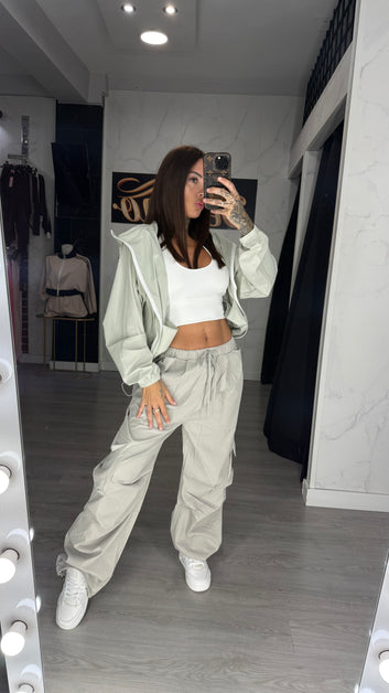 Chaqueta plástico gris