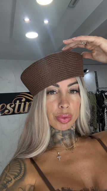 Gorrito marrón