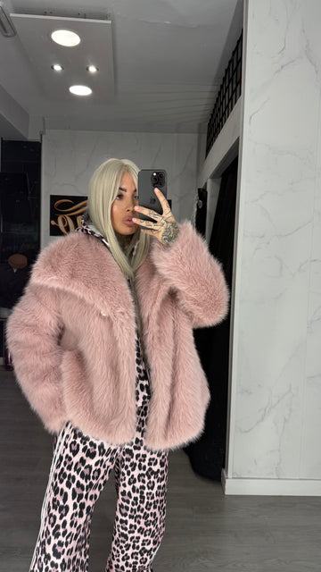 Abrigo. Barbie pelito