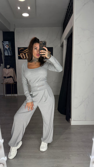 Conjunto alo gris